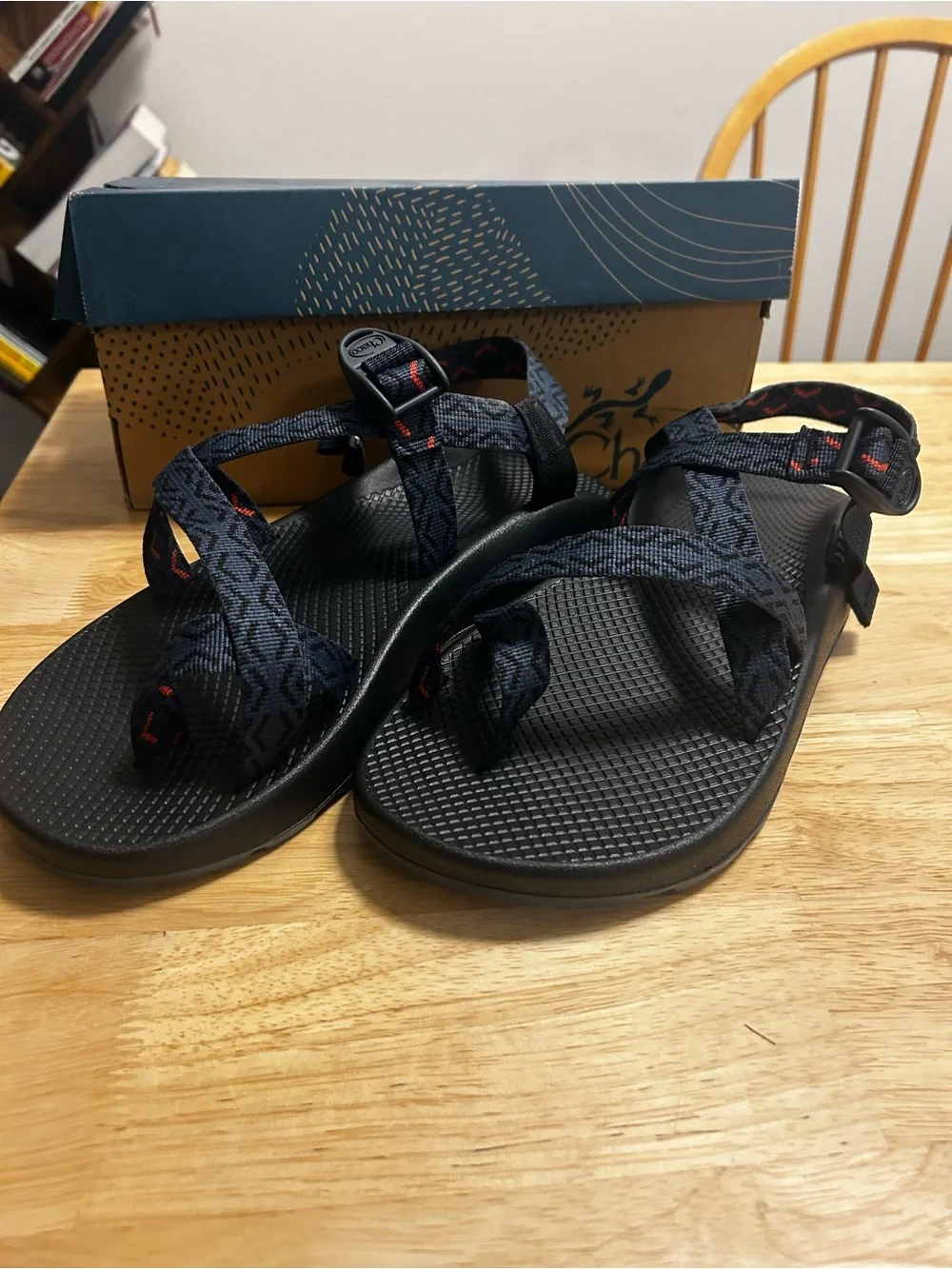 NWT Classic Z2 Chacos Sz 11